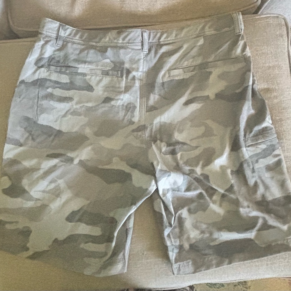 Camo Sonoma Flexwear shorts- size 36 - Picture 3 of 4